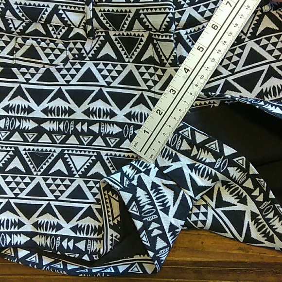 Black and white aztec tribal shorts forever21 size medium - Picture 5 of 9